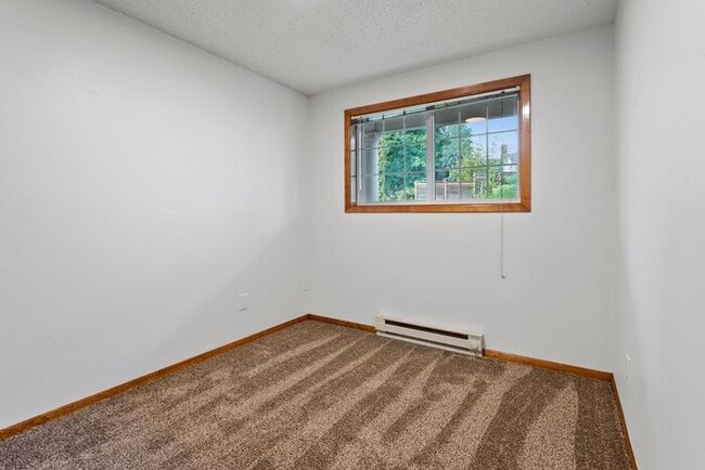 Building Photo - this is a must see large 2 bed 1bath. Clos...