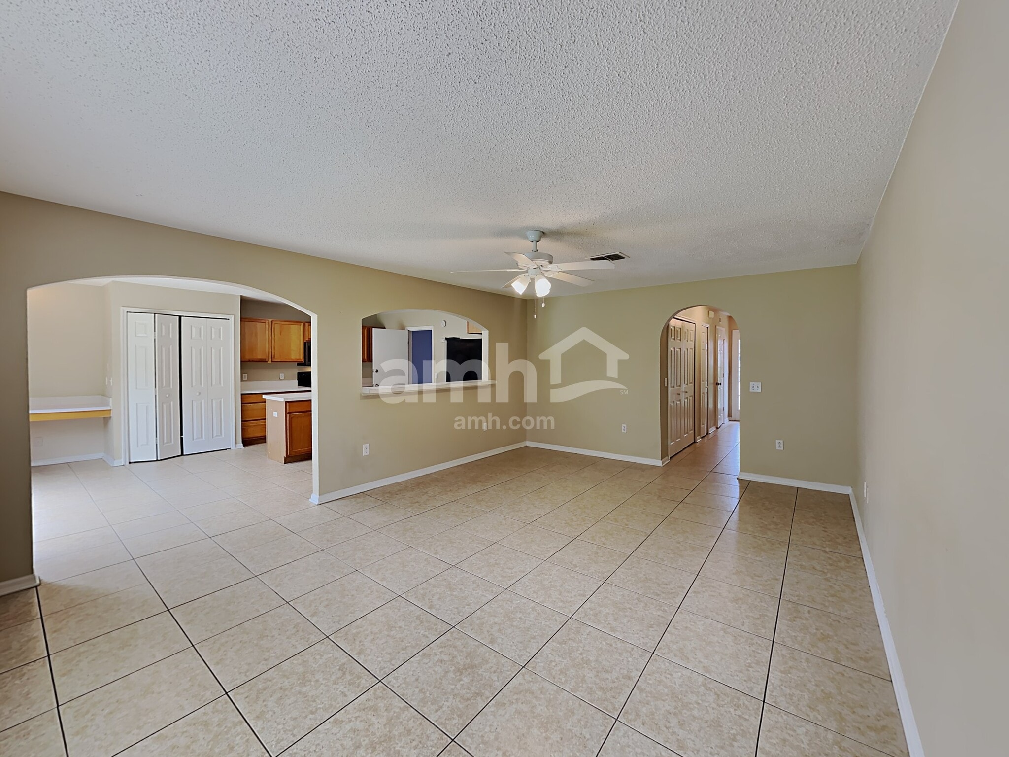 Building Photo - 30500 Birdhouse Dr