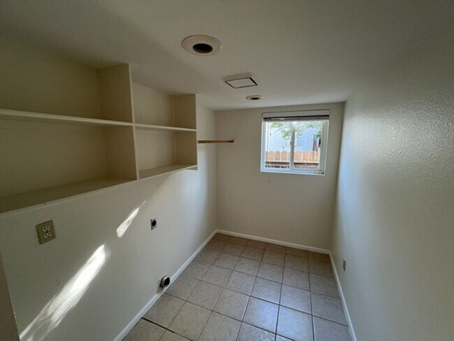 Building Photo -  Refreshed Four Bedroom House near Sliv...