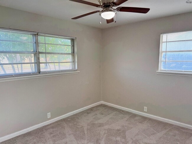 Building Photo - 2813 Roanoke Dr