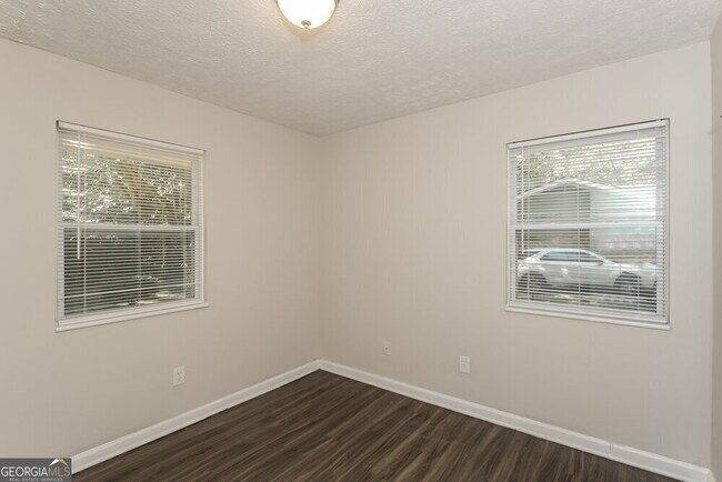Building Photo - 599 Plainville Dr SW