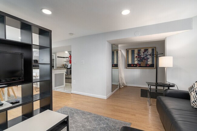 Building Photo - 2122 18th St NW