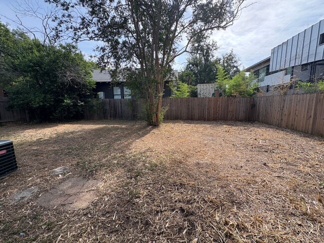 Building Photo - Charming 3 Bed | 2 Bath Home Near UT & Downtown Austin – Classic Character Meets Prime Location!