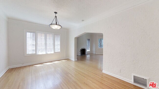 Building Photo - 1260 Flores St