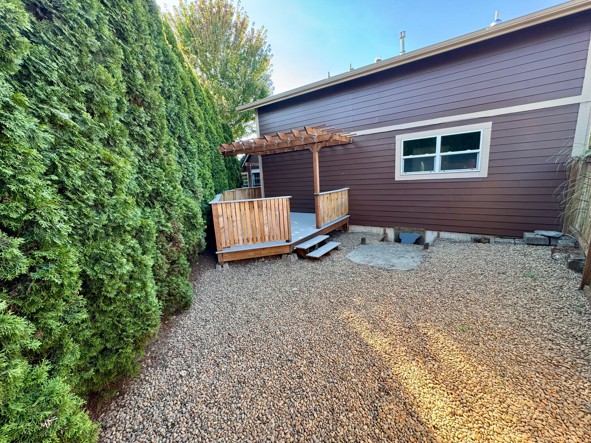 Building Photo - 1094 NE Conifer Blvd
