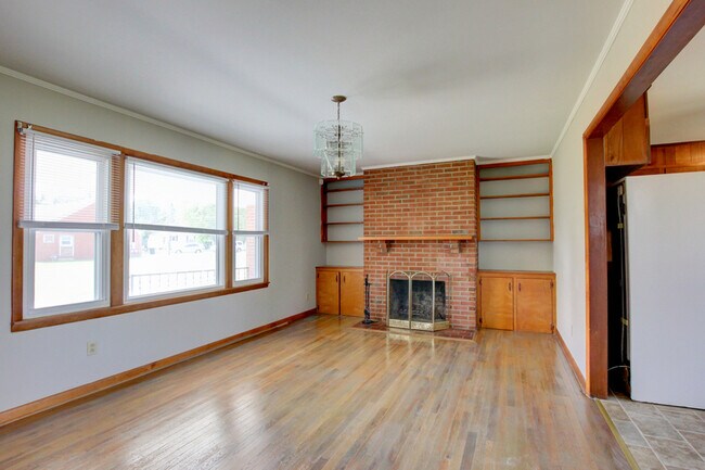 Building Photo - 104 W McReynolds Dr