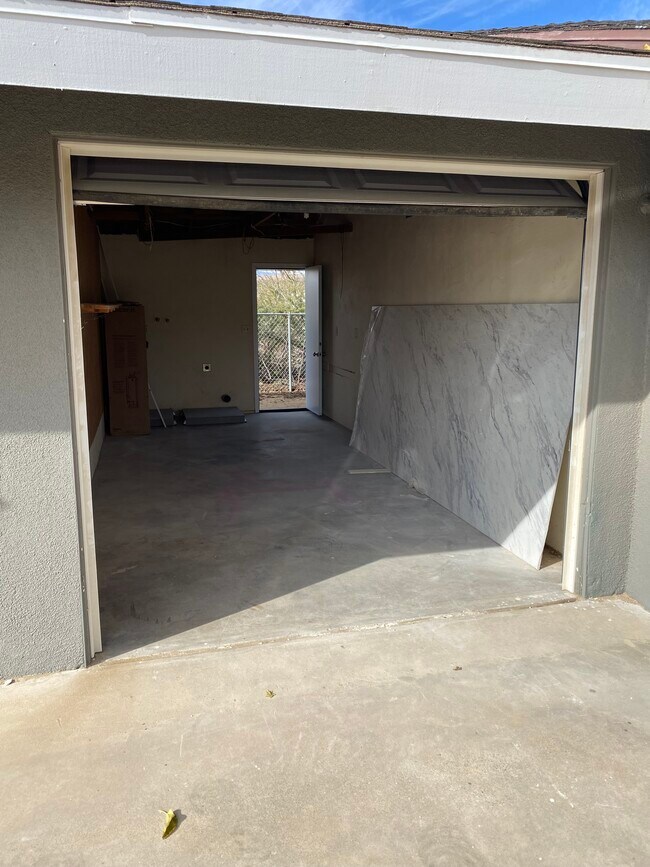 Building Photo - 61880 Verbena Rd