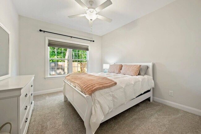 Building Photo - 245 Brace Dr