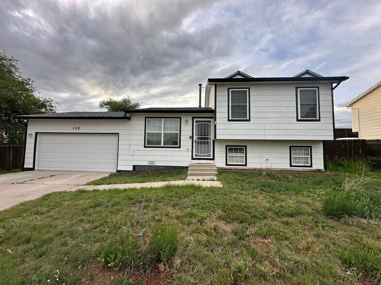 Primary Photo - 102 Comanche Ct