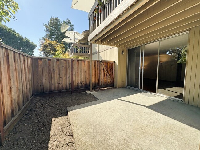 Building Photo - Charming 2BR/2BA Condo Steps from Downtown Mountain View