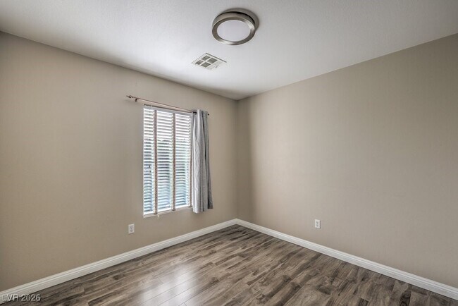 Building Photo - 7987 Delft Blue St