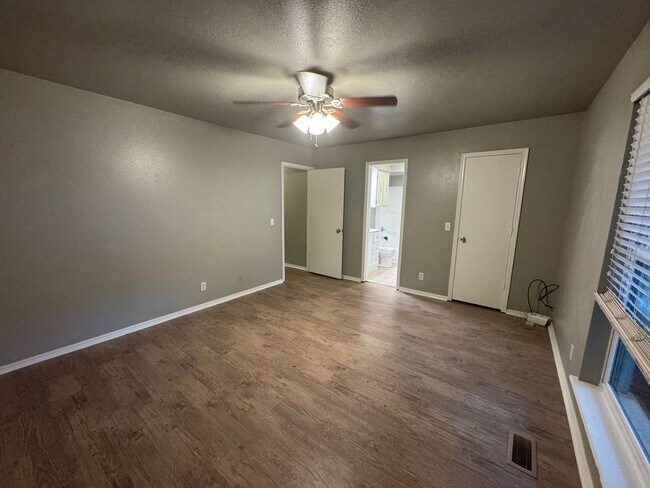 Building Photo - Cute 3 bed 2 bath in Broken Arrow