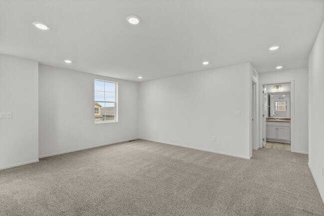 Building Photo - Beautiful 4 Bedroom Home in The Lakes at Centerra | 2,583 Sq. Ft.