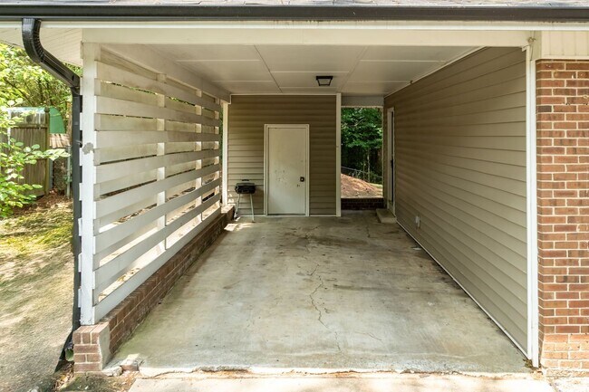 Building Photo - 2212 Foxtrot Rd