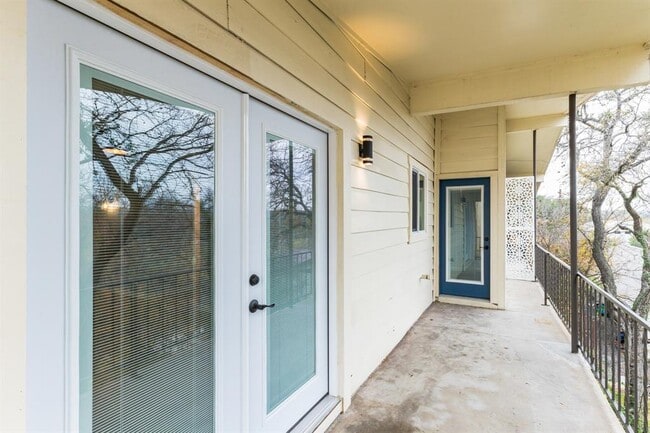 Building Photo - 807 Azie Morton Rd