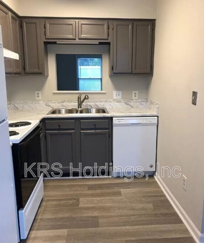 Building Photo - 5059 Avenida Del Sol Dr
