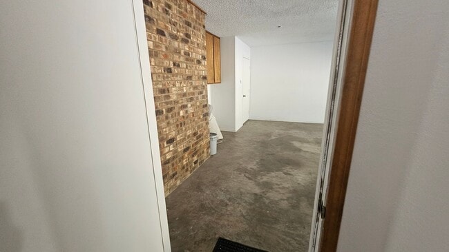 Building Photo - 1700 Kendolph Dr