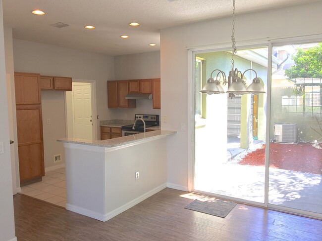 Building Photo - Town Home for Rent in Gated community in O...