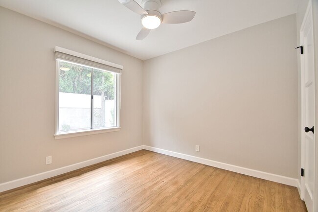 Building Photo - 1336