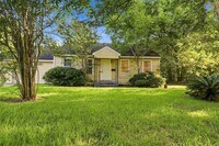 Building Photo - 1914 Oaklawn Dr