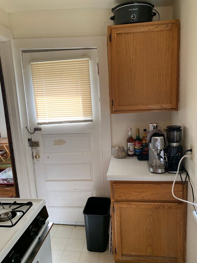 Building Photo - 418 S Orchard St