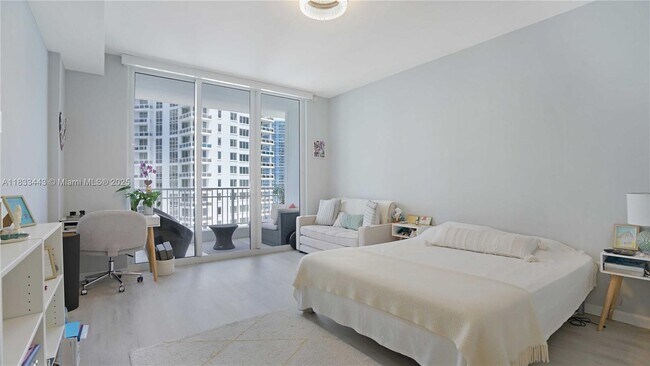 Building Photo - 801 Brickell Key Blvd