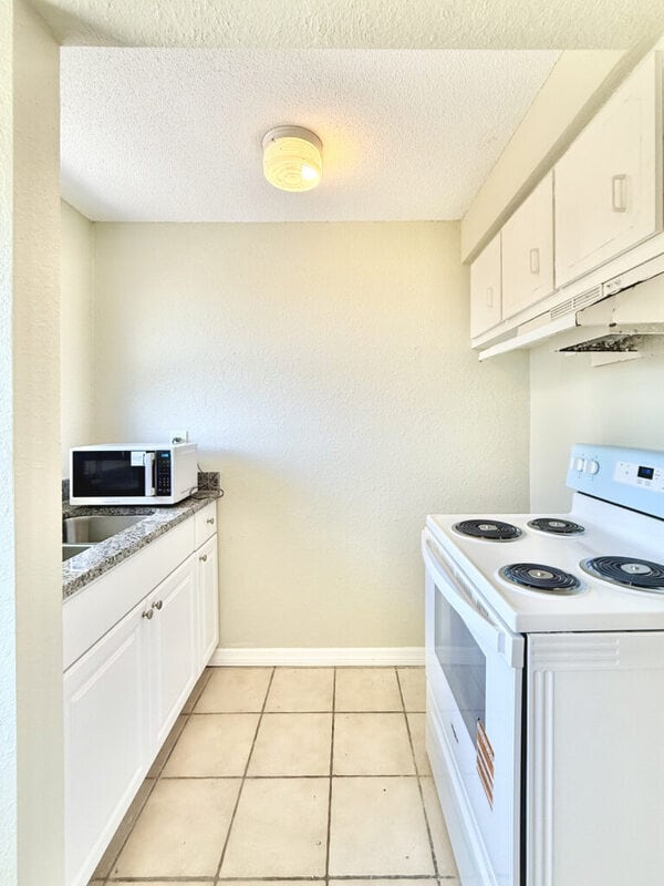 Building Photo - 3405 Palm Dr