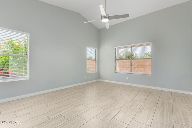 Building Photo - 1046 S Sierra St