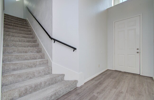 Building Photo - 22314 Mosshall Ct
