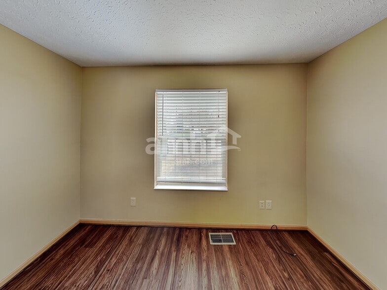 Building Photo - 22 Lantern Chase Dr