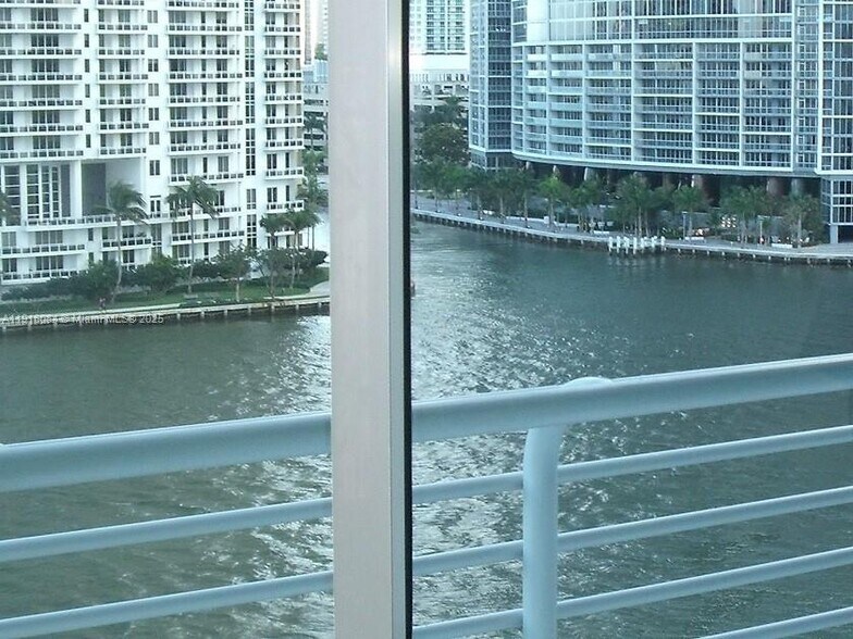 Primary Photo - 325 S Biscayne Blvd