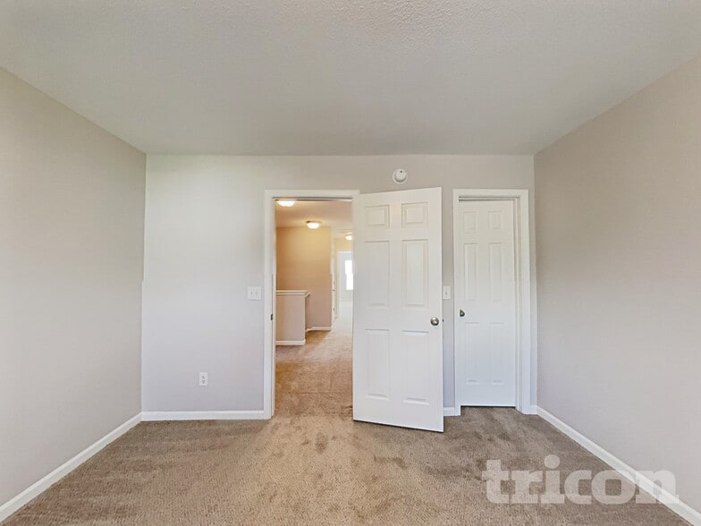 Building Photo - 225 Eagle Pointe Dr