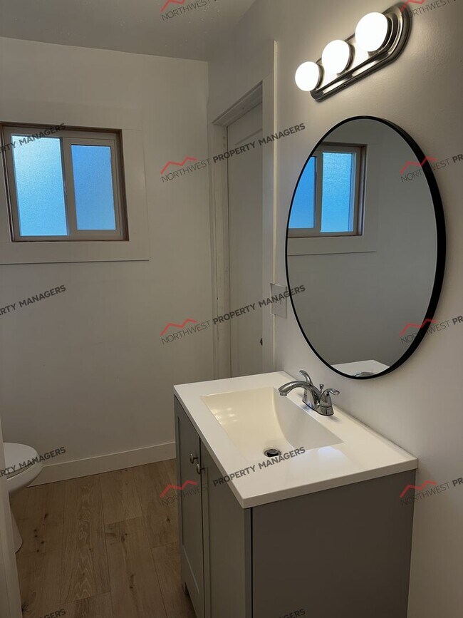 Building Photo - R58