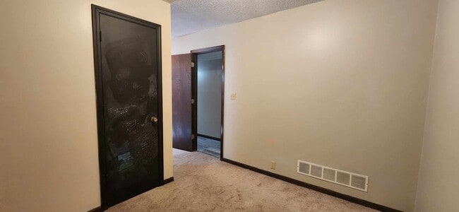 Building Photo - Spacious Home for Rent!