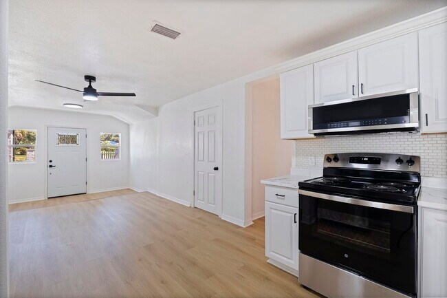 Building Photo - 2710 22nd Ave S