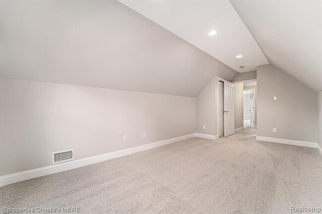 Building Photo - 1630 Normandy Rd