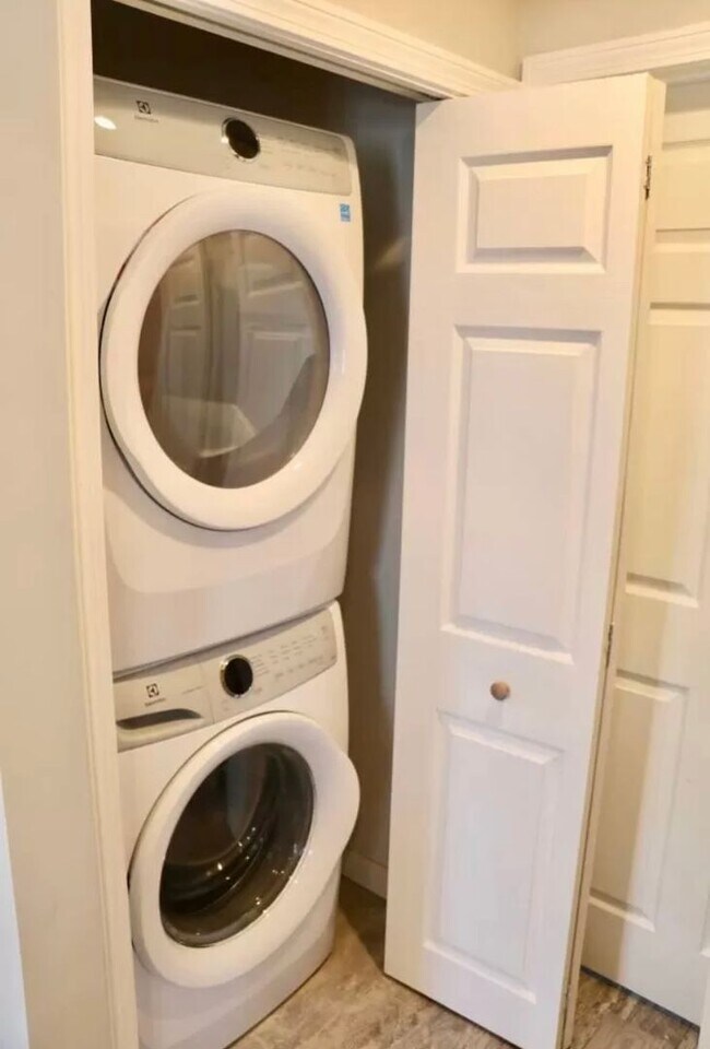 Building Photo - 28 Morgan Ave