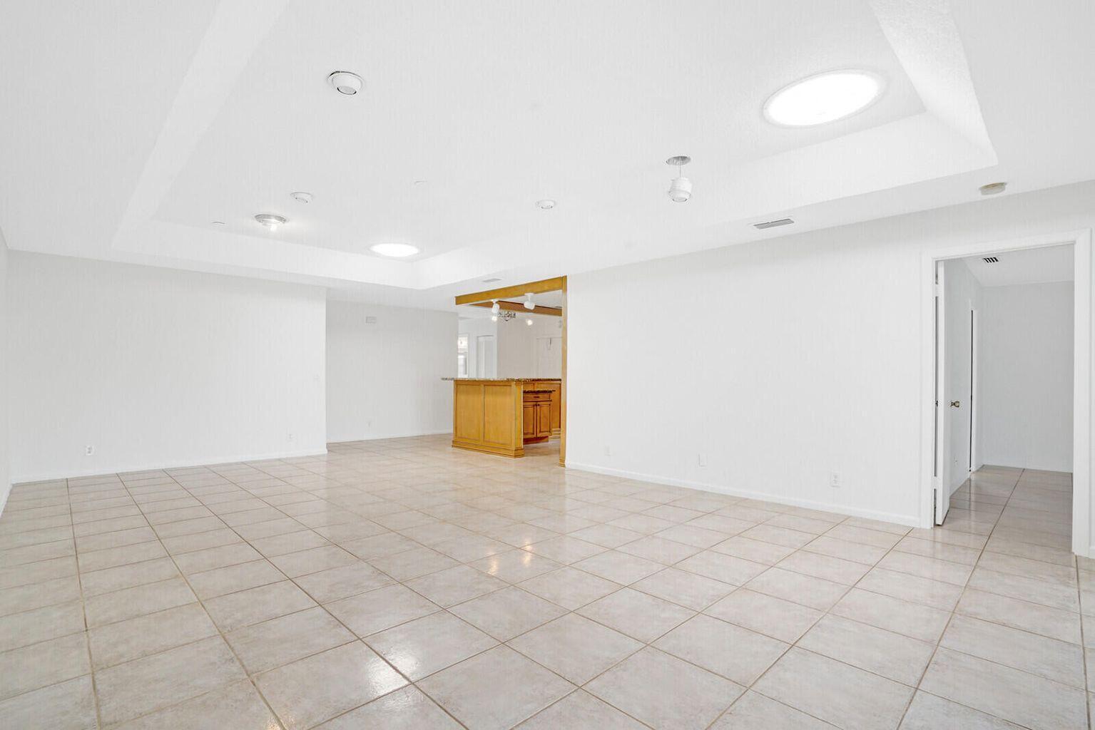 Building Photo - 9044 Pine Springs Dr