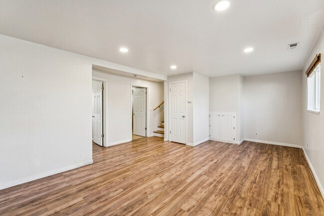 Building Photo - 420 S Five Mile Rd