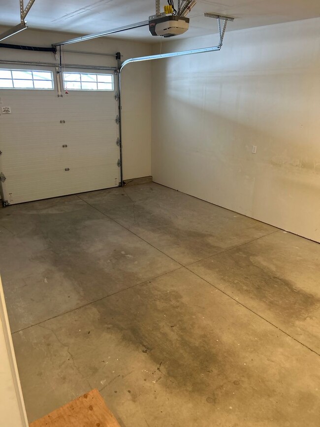 Building Photo - 1028 Abigail Ln