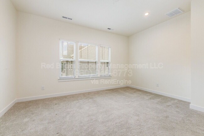 Building Photo - 6122 Cleburne Ct