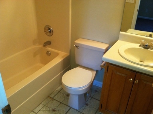 Building Photo - 2B/2B Duplex available August!