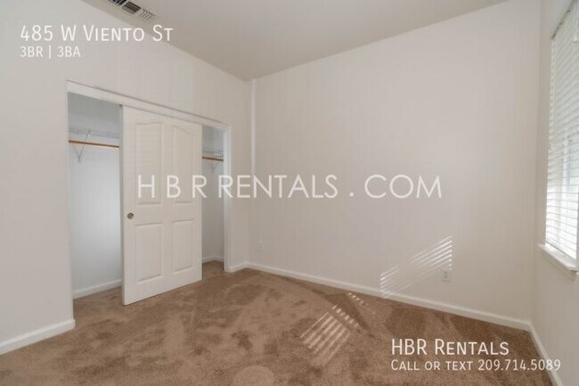 Building Photo - 485 W Viento St