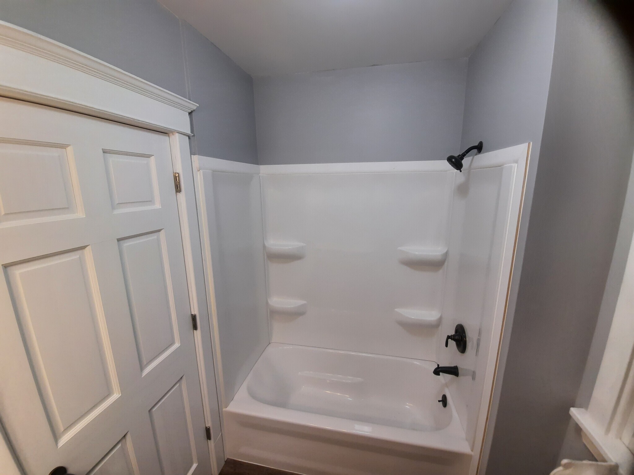 Building Photo - 427 N 10th Ave E