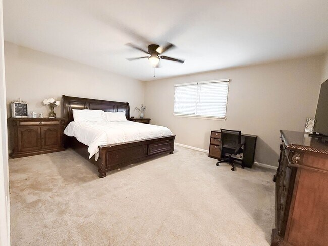Building Photo - NO APPLICATION FEE FOR 72 HOURS! Spacious Fully-Furnished 5-Bedroom Home | Mid-Term Rental in Gre...