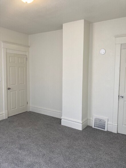 Building Photo - 2419 NE Madison Ave