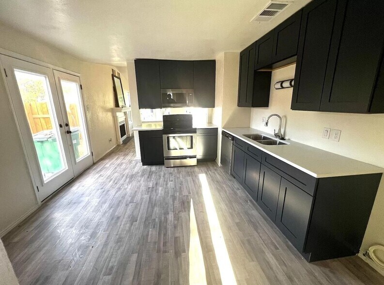 Building Photo - 1403 Churing Dr