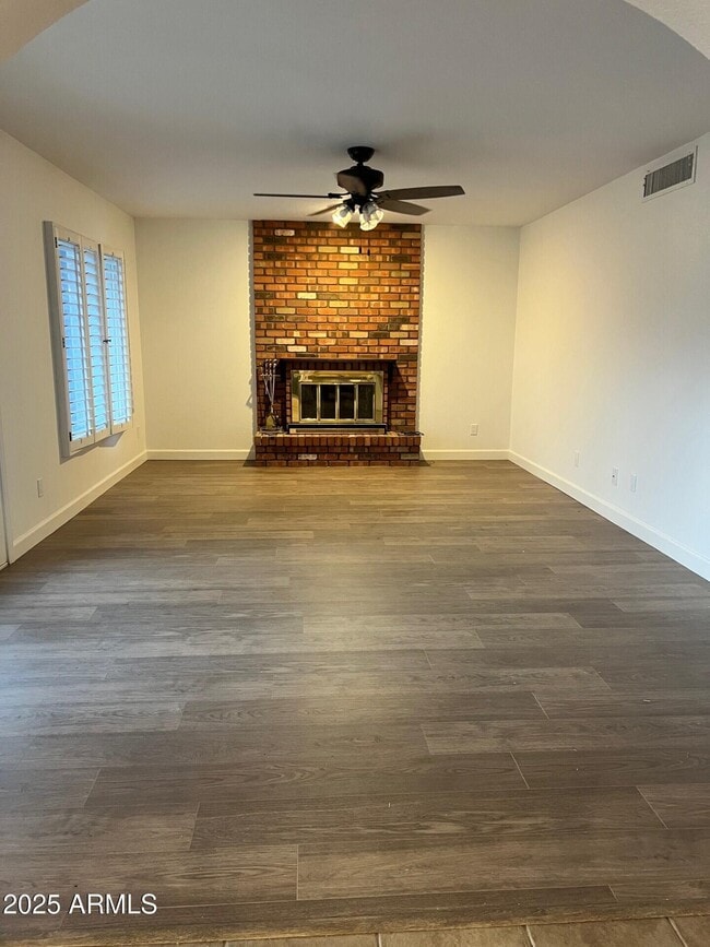 Building Photo - 2050 W Nido Ave
