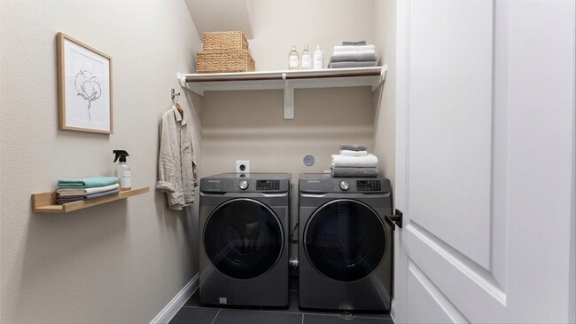 Building Photo - 922 W 20th St