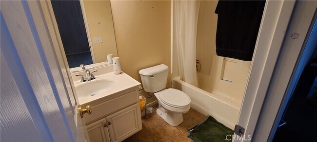 Building Photo - 2563 Gilbert Ave